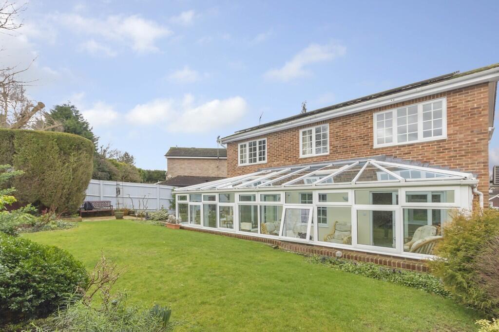 House in Mid Sussex, Lucastes, Haywards Heath - View 2