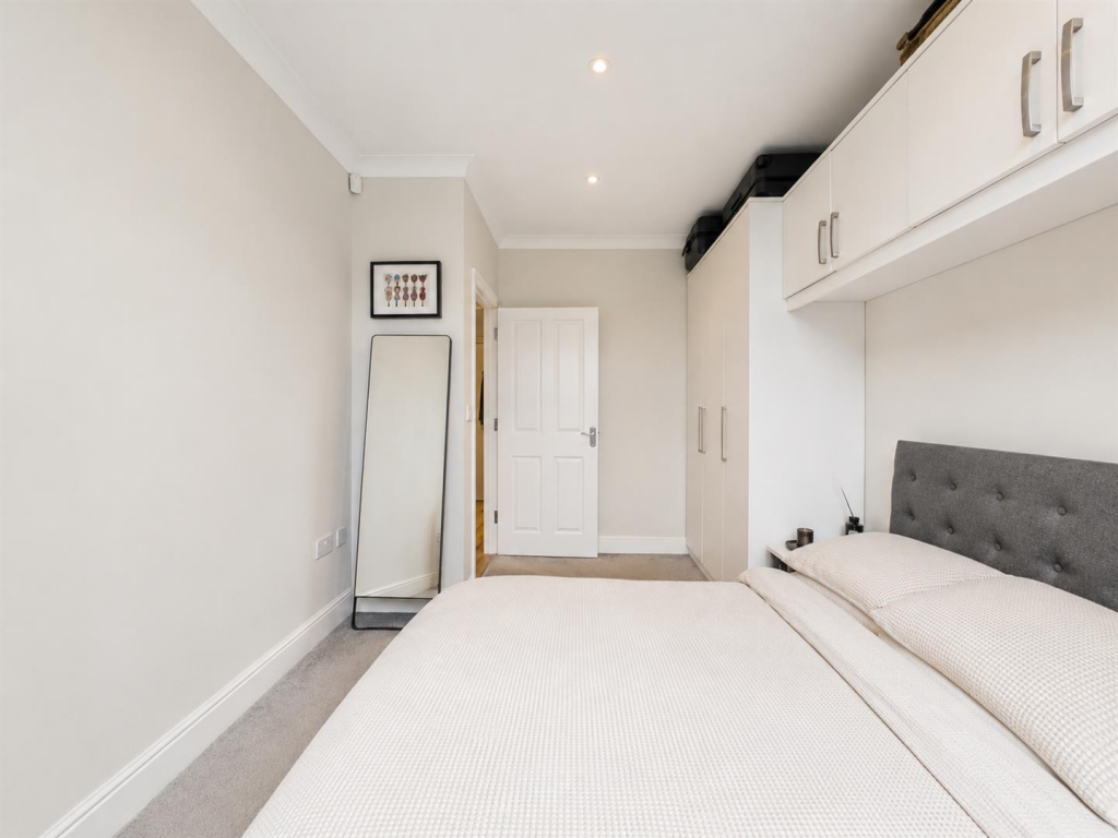 Apartment in Harrow - More