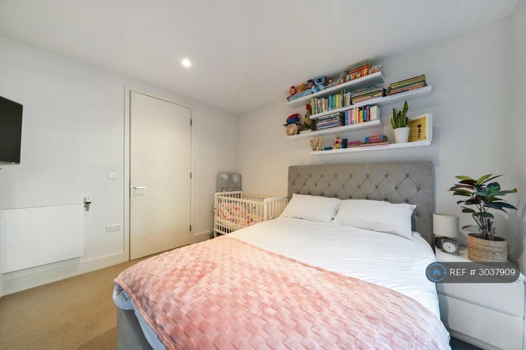 Apartment in London - More