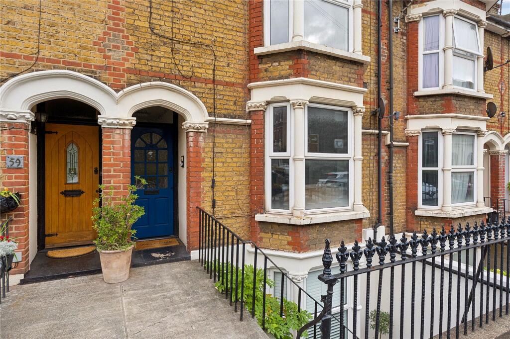 1-bed flat on The Terrace, Gravesend, Kent, DA12, £170,000