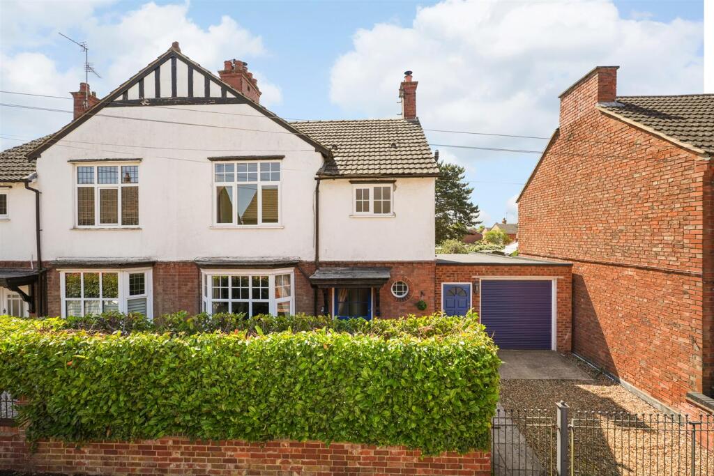 House in Rushden, North Northamptonshire - View 2