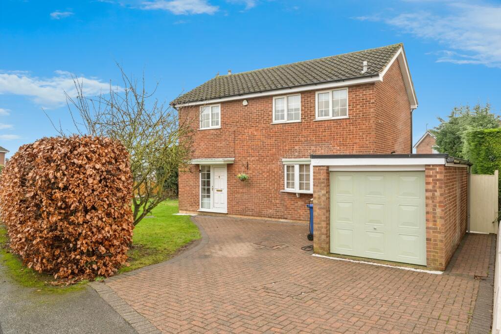 3-bed semi-detached on Spennithorne Road, Doncaster, DN6, £295,000