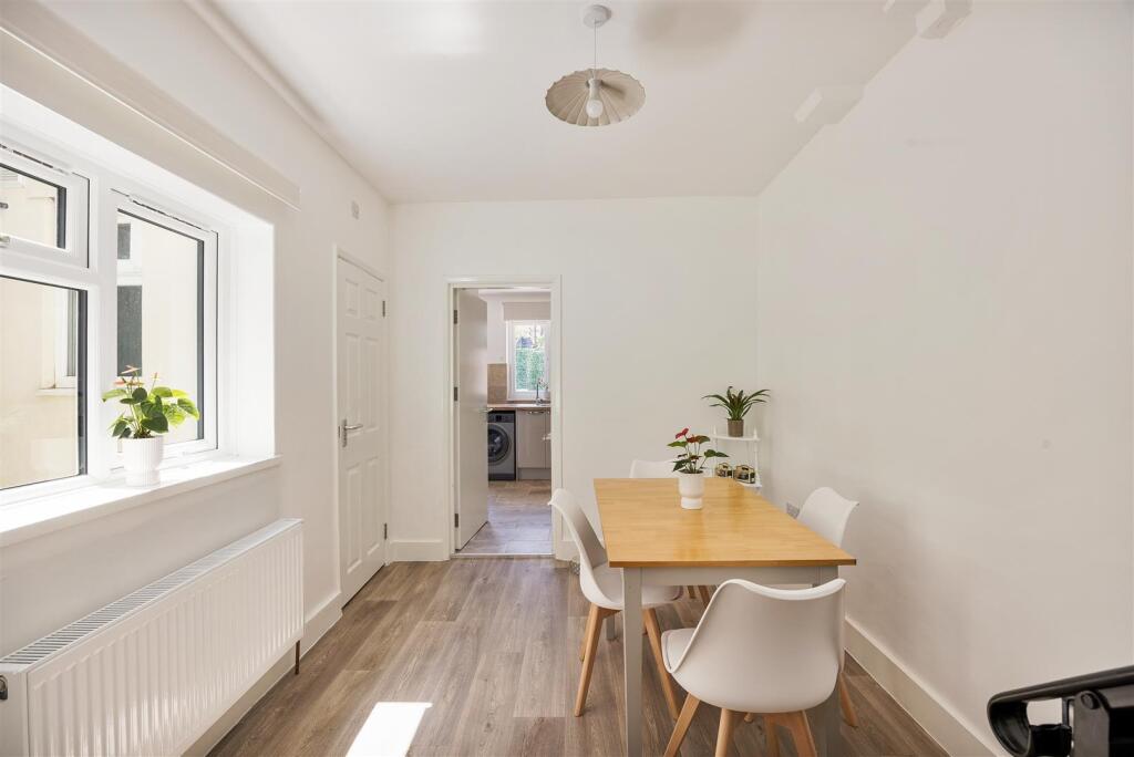 House in London - View 5