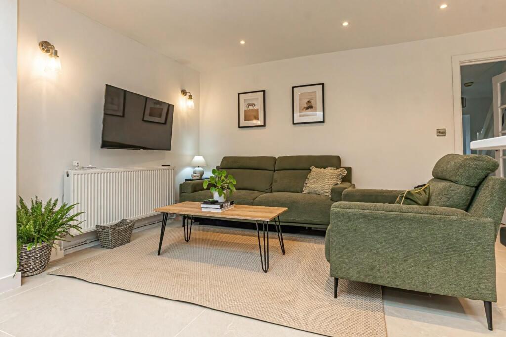 House in Luton - View 4
