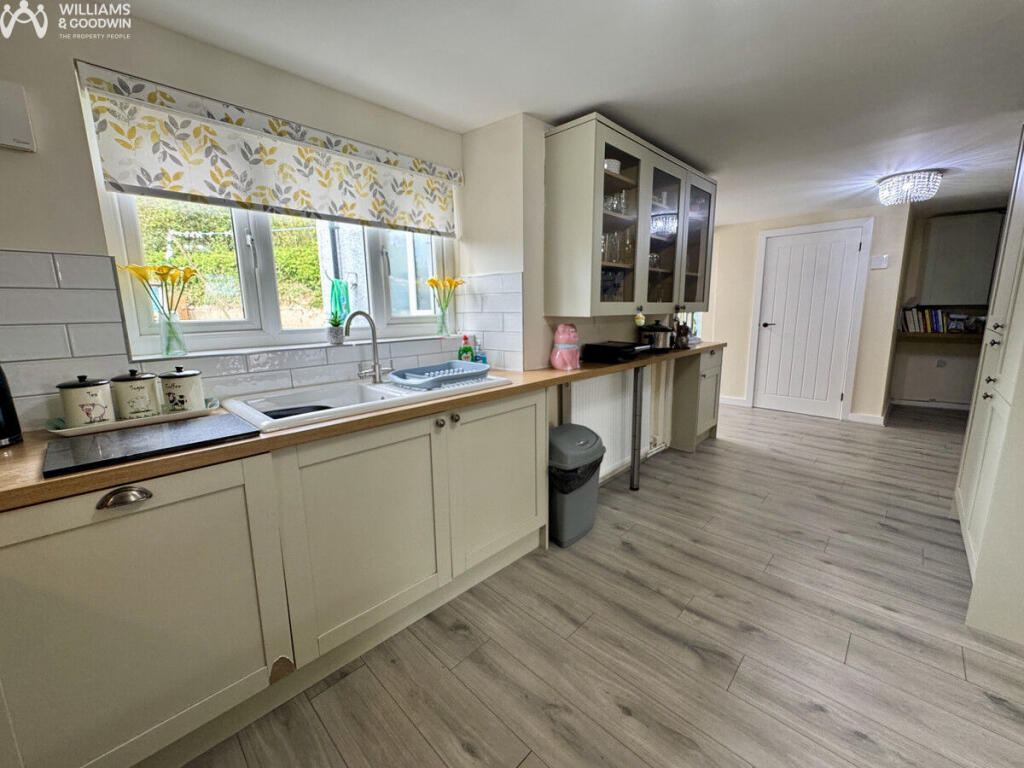 House in Llanfachraeth - View 5