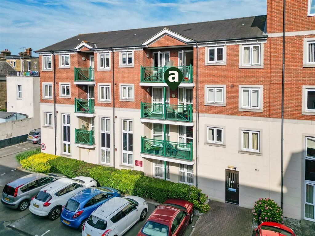 2-bed other on HAMLET COURT ROAD, Westcliff-On-Sea, £230,000