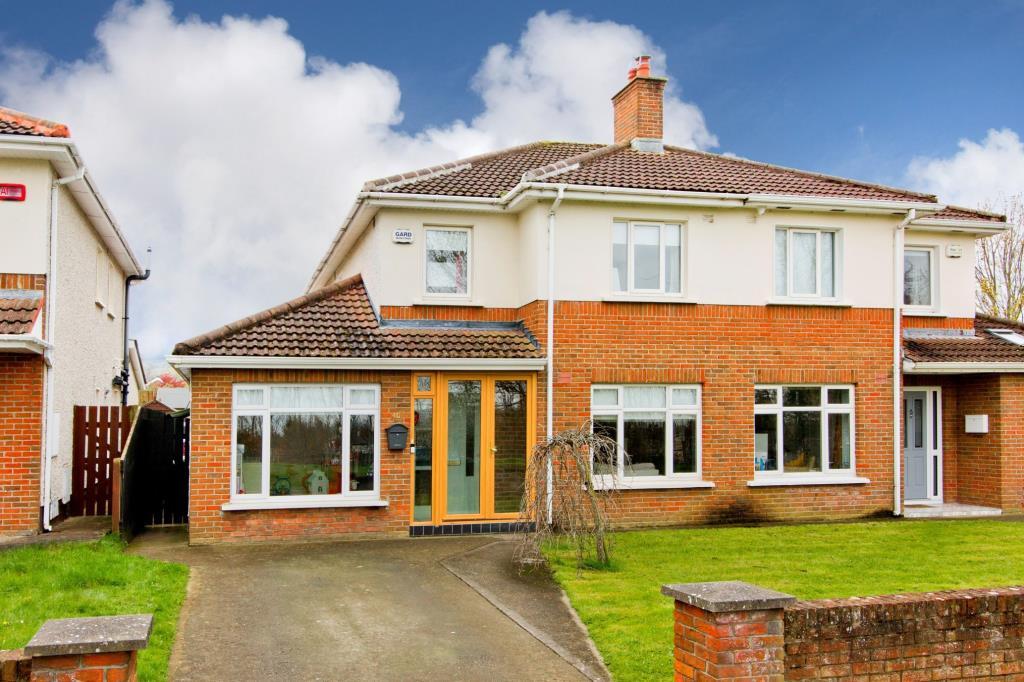 Main image of property: 40 Woodstown Drive, Knocklyon, Dublin 16, D16 E898
