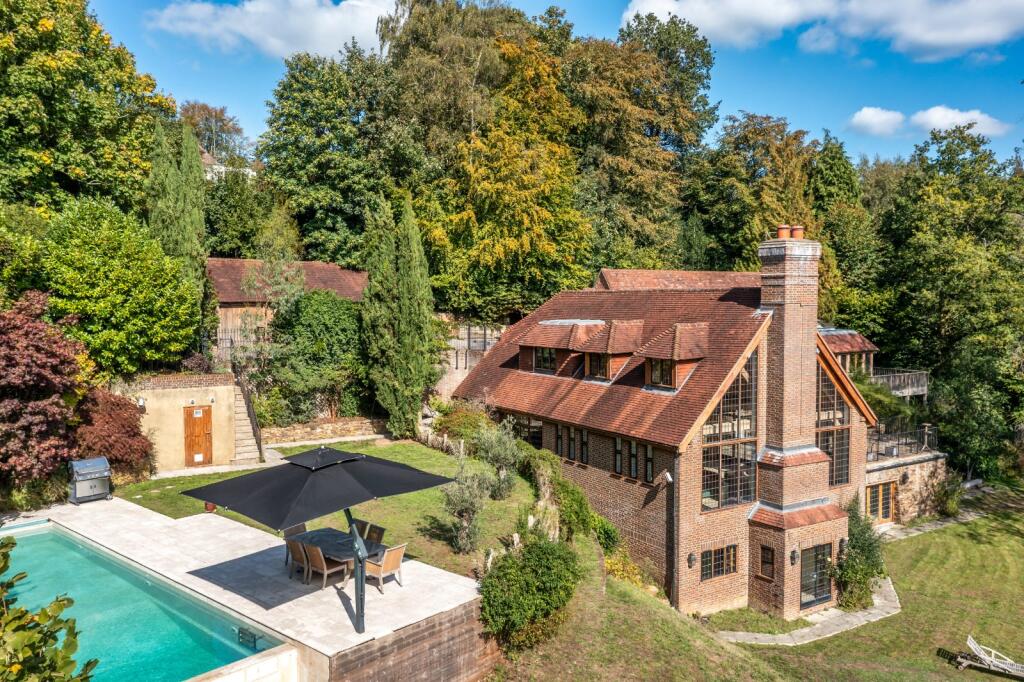 House in Chichester, Linchmere - More