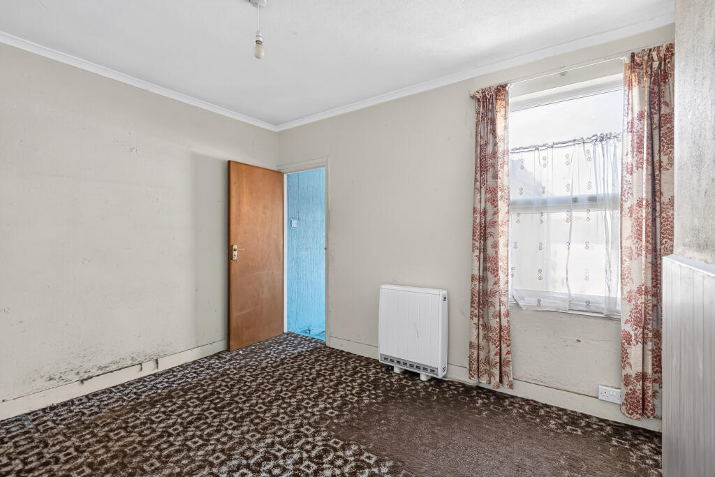 House in Chatham, Luton - View 2