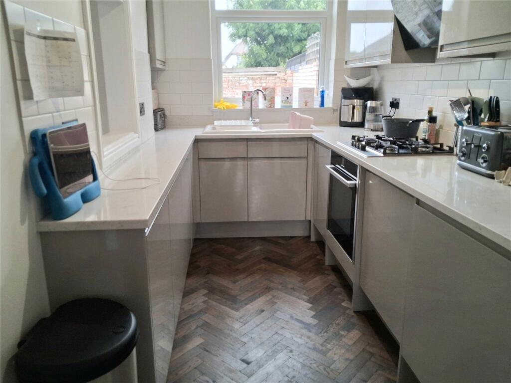 House in Barnet, Ducks Island, High Barnet - More