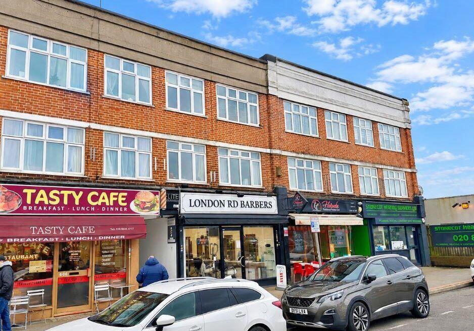 2-bed flat on 692A London Road, Cheam, Sutton, SM3 9BY, £70,000