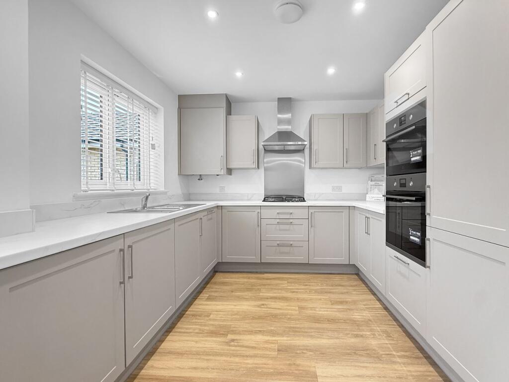 Woodside Way, Great Dunmow, CM6 photo 3
