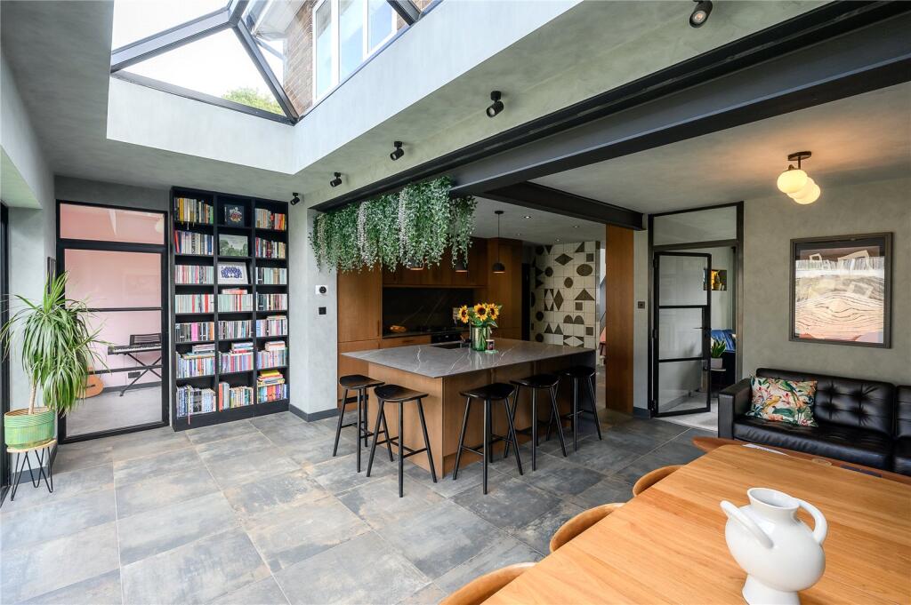 House in Leeds, Shadwell - More