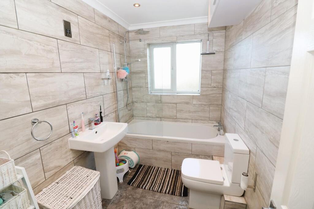House in Rushden, North Northamptonshire - More