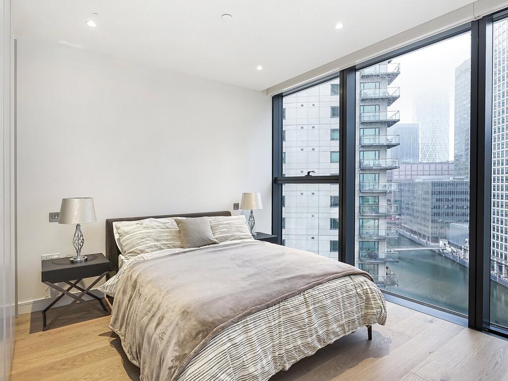 Apartment in London, St John's Estate, Isle of Dogs - More