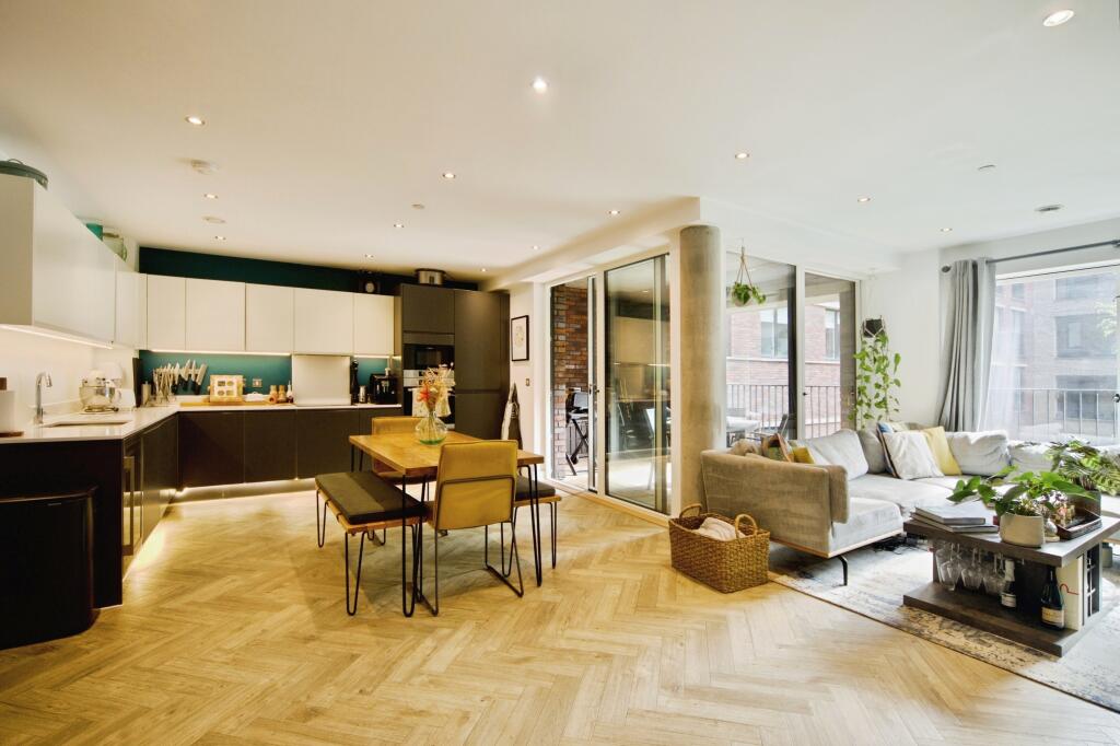 Main image of property: 37 Rookwood Way, London, E3