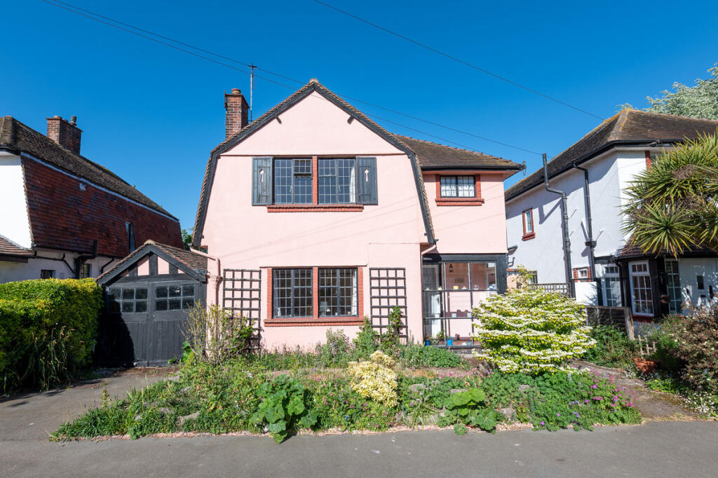 Main image of property: Fillebrook Avenue, Leigh-on-sea, SS9 3