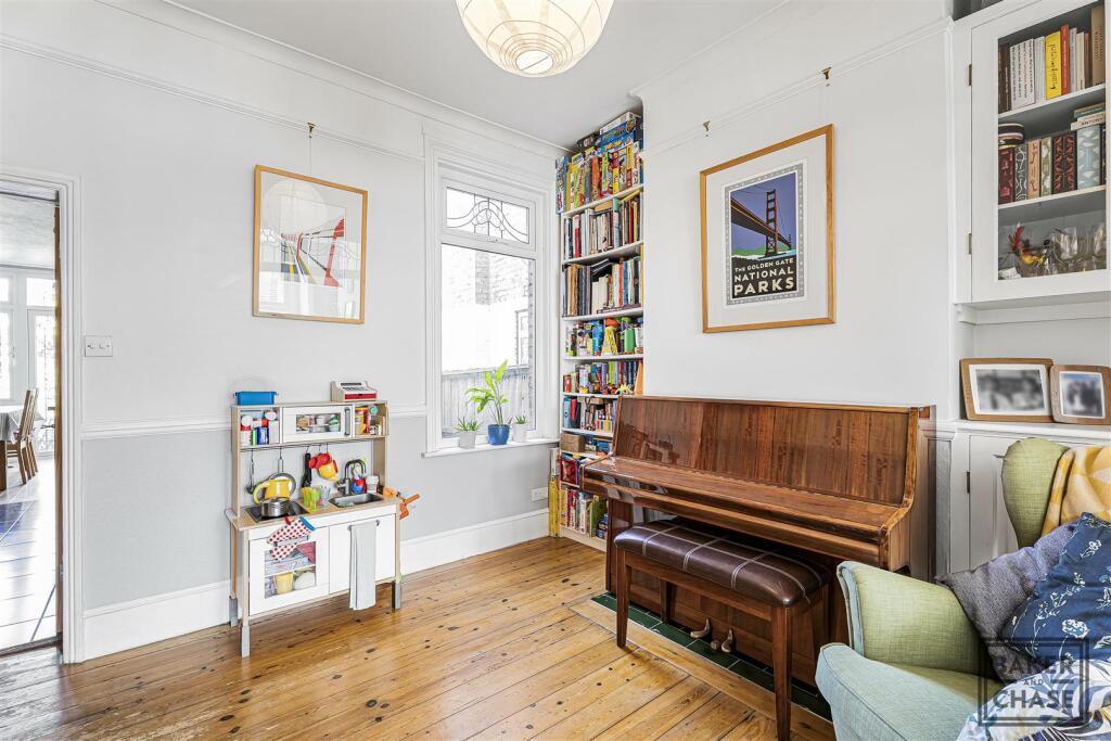 House in London, Winchmore Hill, Palmers Green - View 4