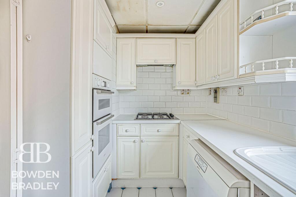 Apartment in Ilford - View 4