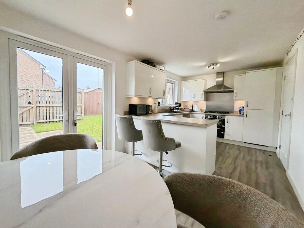 House in Glasgow, Darnley Mains, Darnley - View 4