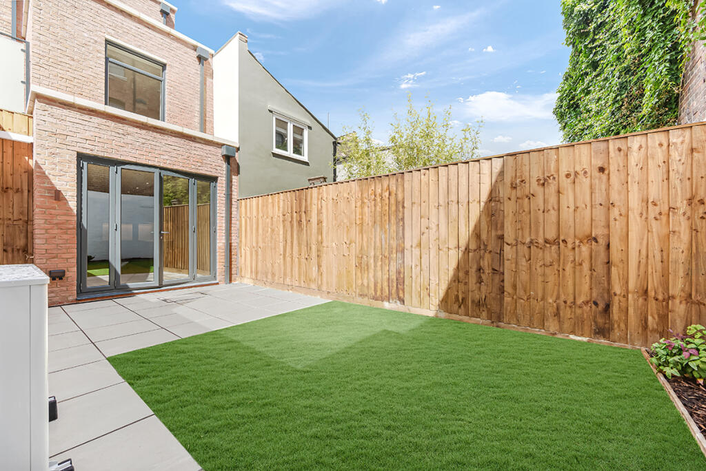 House in London - View 3