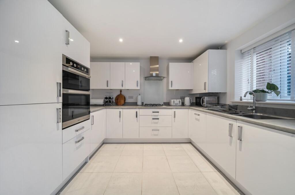 Duncombe Drive, Wootton,  photo 3