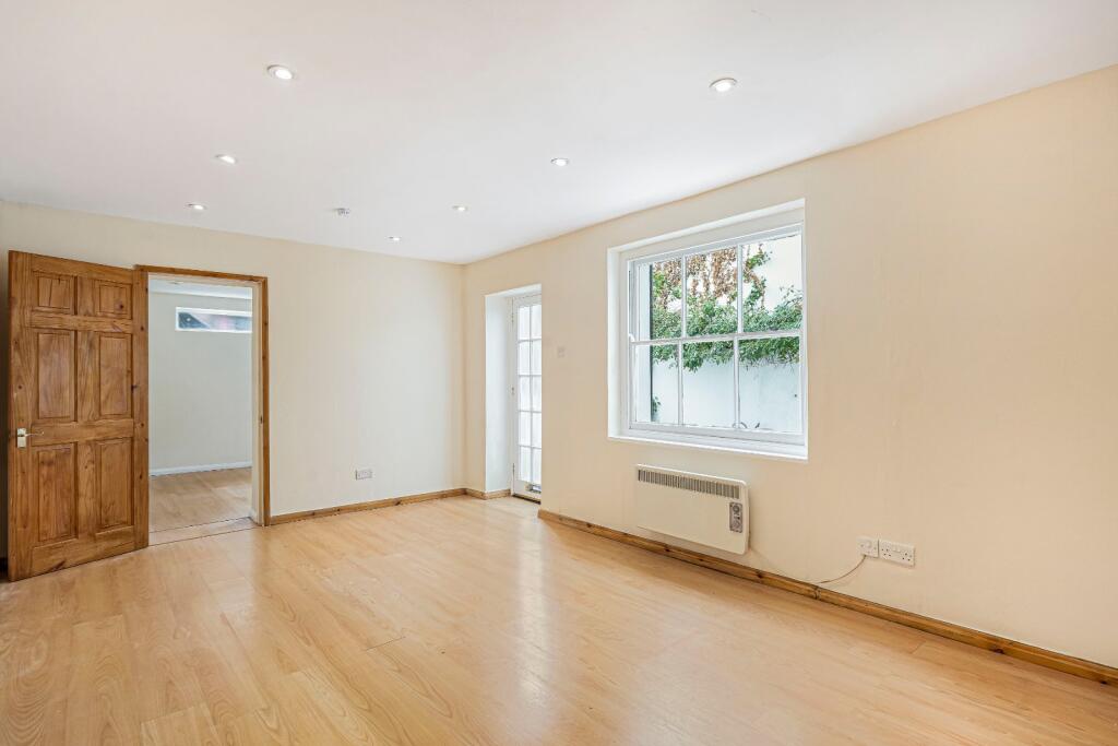 Apartment in Cheltenham, Gloucestershire - More