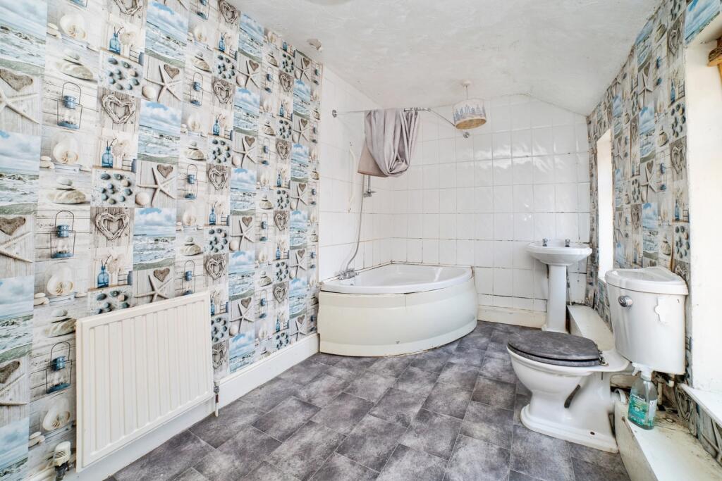House in Ashfield, Sutton in Ashfield, Nottinghamshire - View 3