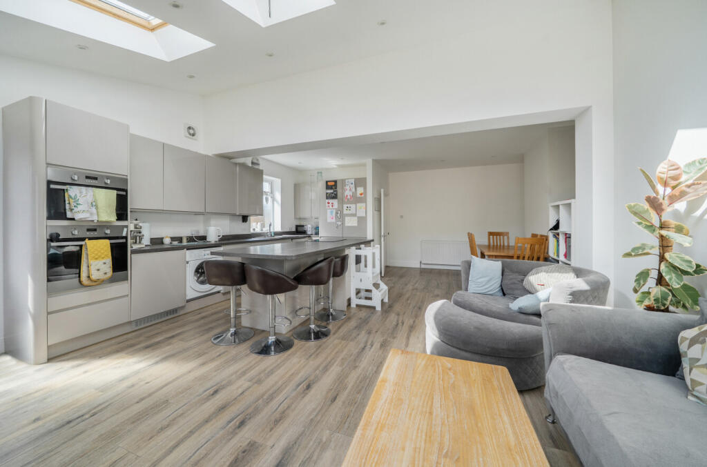 House in Guildford - View 2