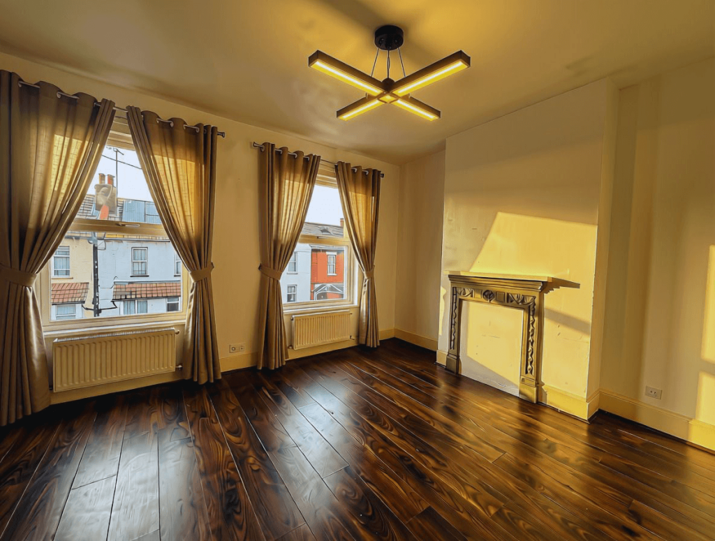 House in Croydon - View 4
