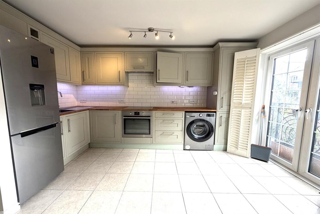 Apartment in London - More