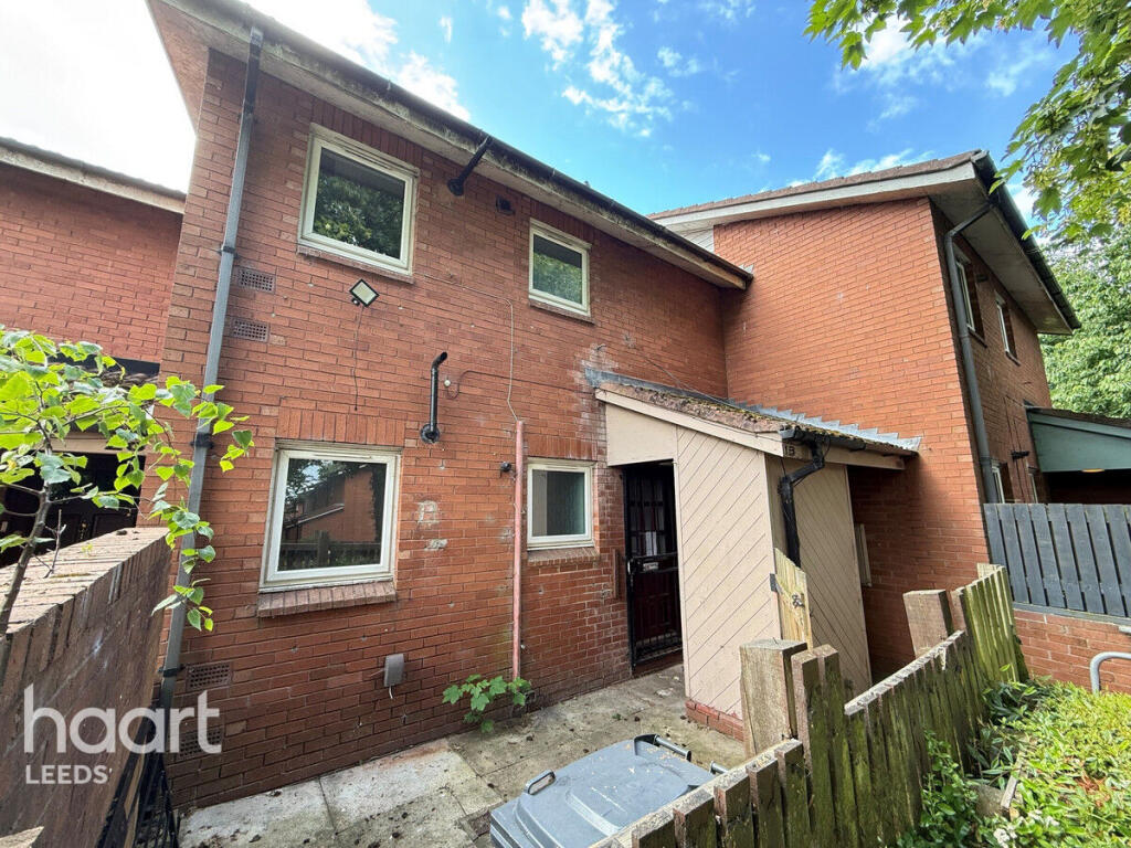 1-bed flat on Highlands Close, LEEDS, £60,000