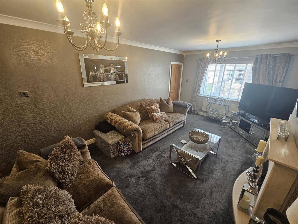 House in Cardiff, Caerau - View 4