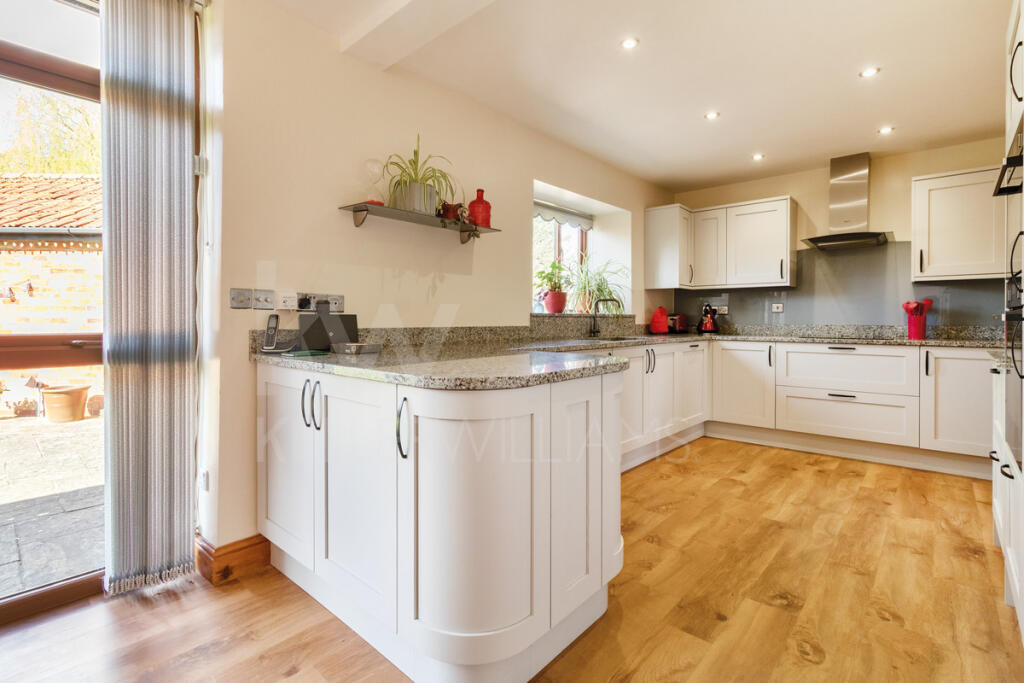 Orchard Way, Stoke Goldington, MK16 photo 2