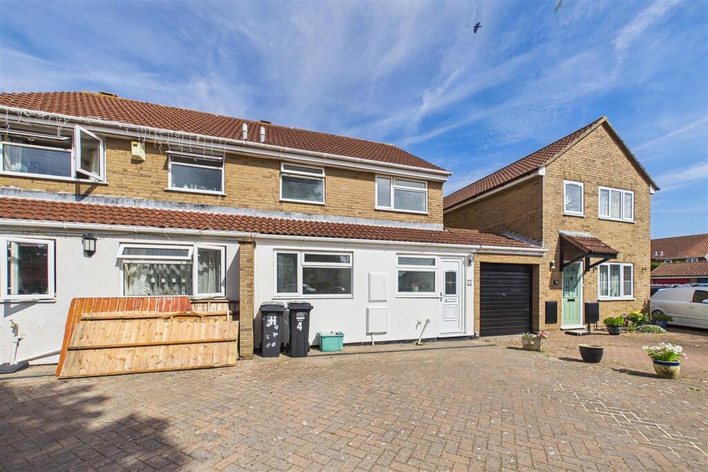 Main image of property: Peaceful Cannons Gate family setting.
