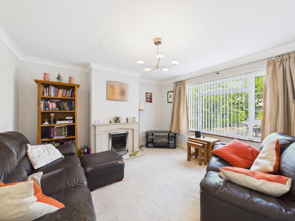 Wellington Crescent, Baughurst, RG26 photo 4