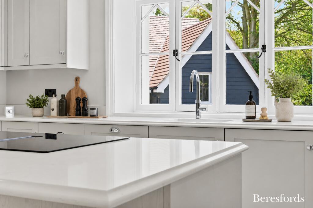 Apartment in Brentwood, Essex - View 5