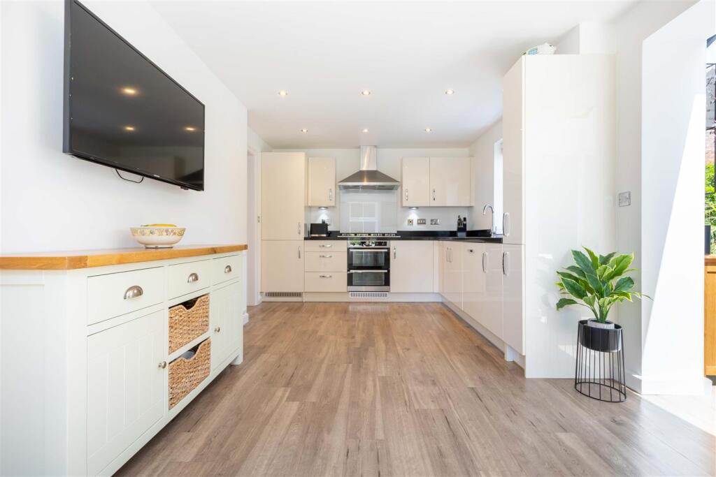 Paley Drive, Dickens Heath, Solihull photo 4