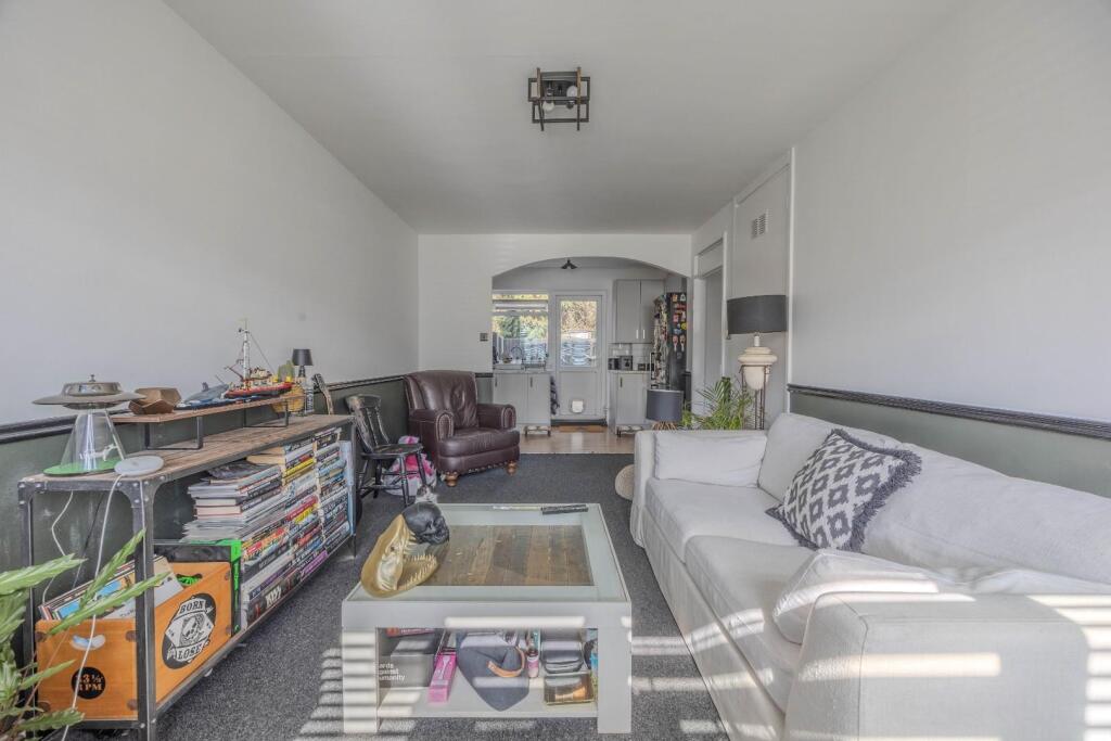 Apartment in Southend-on-Sea - View 4