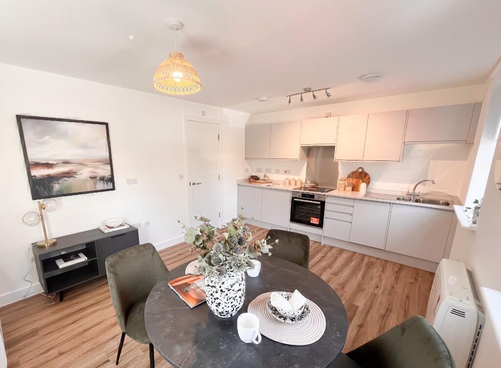 House in Leeds, Manston - View 2