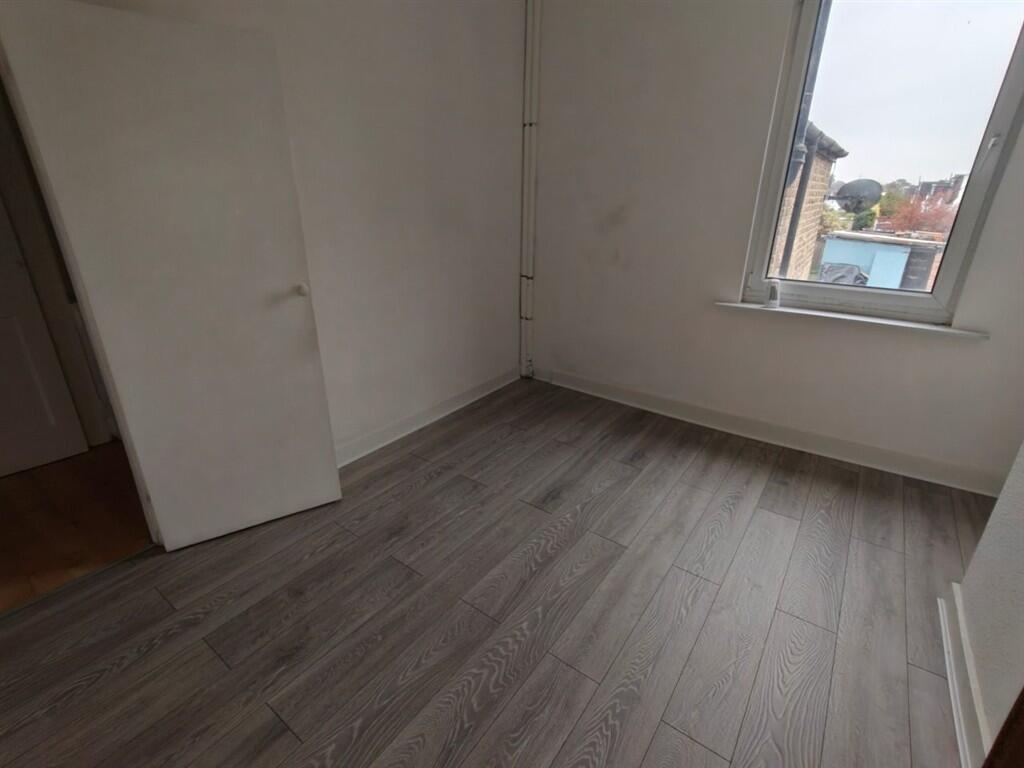 Apartment in Kingston upon Thames - View 2