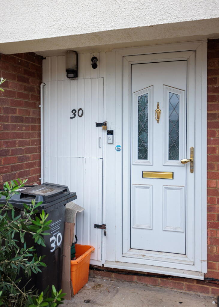 Apartment in Southend-on-Sea - More