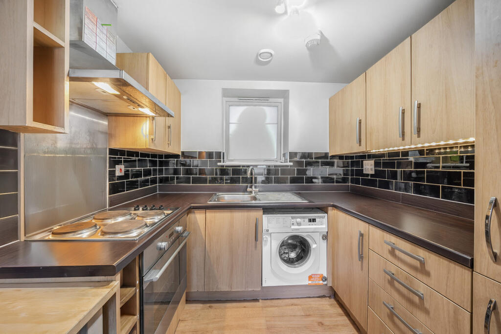 Apartment in Croydon - View 5