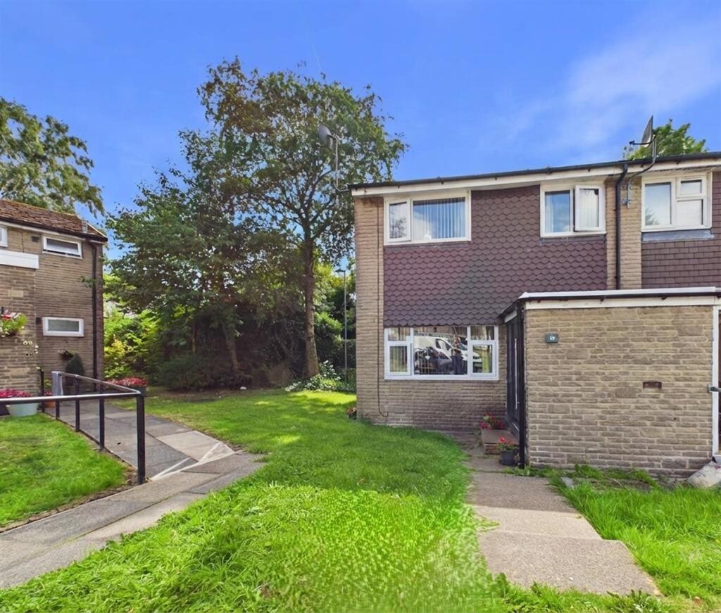 Main image of property: Chew Vale, Greenfield, Saddleworth