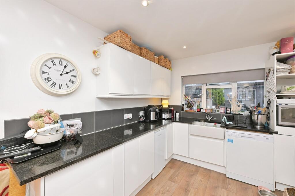 River Avenue, Hoddesdon photo 3