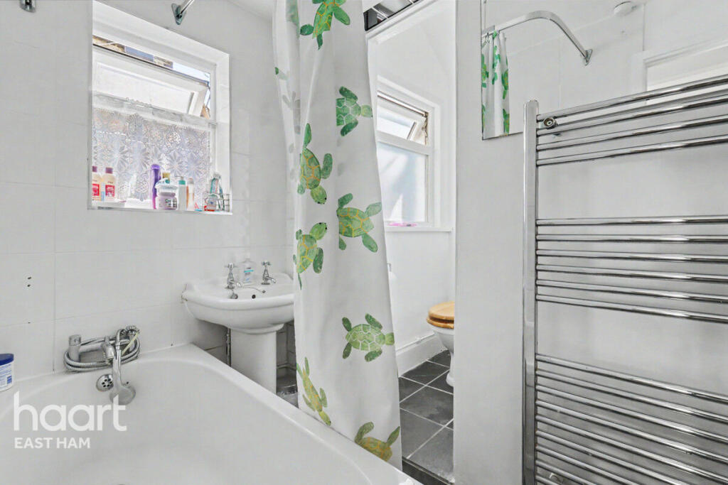Apartment in London, East Ham - View 5
