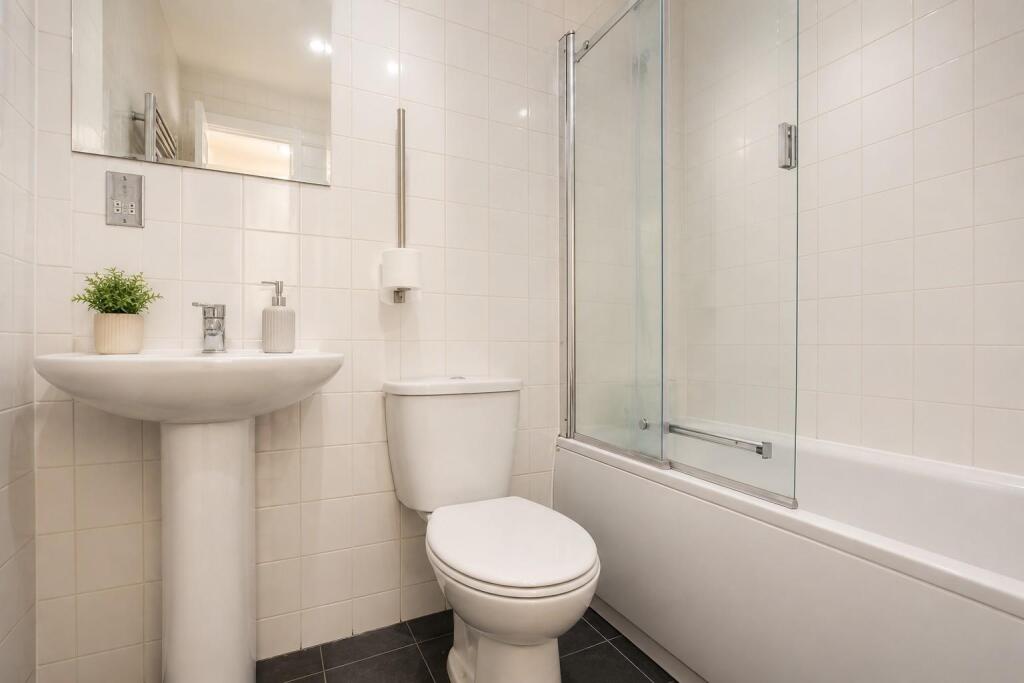 Apartment in London - View 5