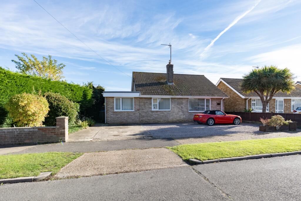 2-bed bungalow on Monteith Crescent, Boston, Lincolnshire, PE21, £220,000