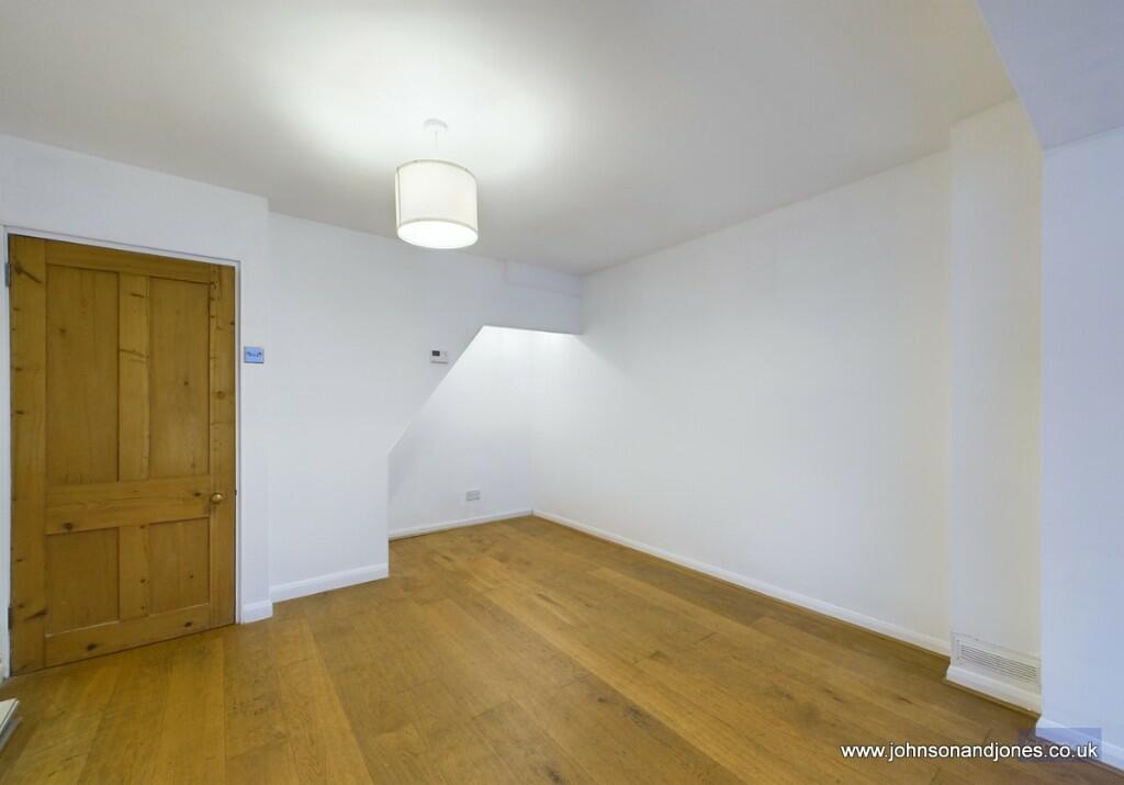 House in Runnymede, Chertsey - More