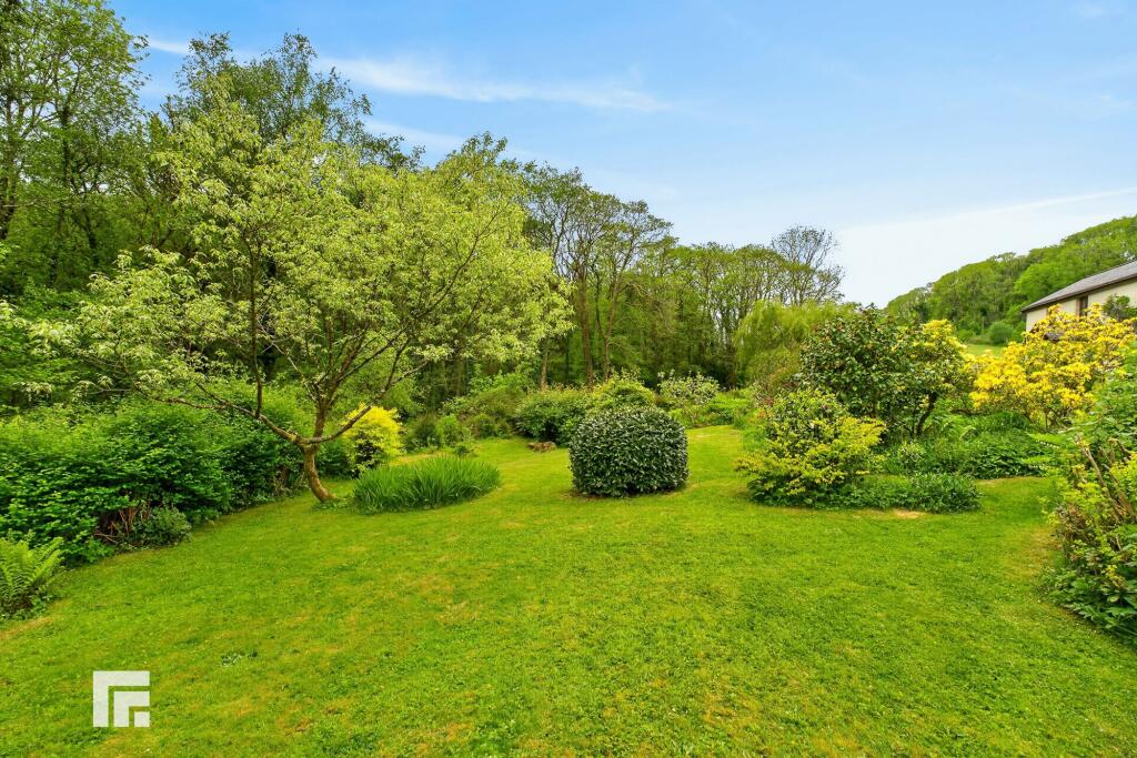 House in Gwaelod-y-garth, Pentyrch - View 3